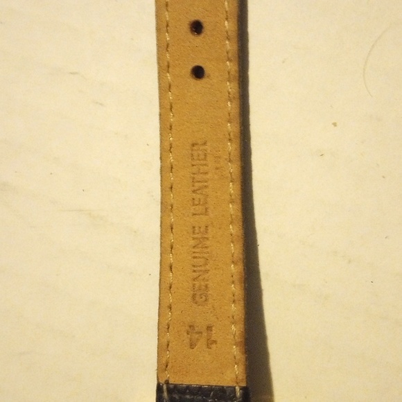 Used GG collection women's watch with cubic zirconia stones - Picture 5 of 5